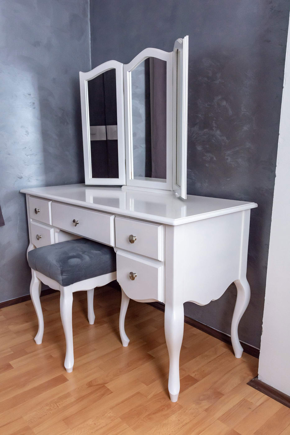 Sto za šminkanje Falbala